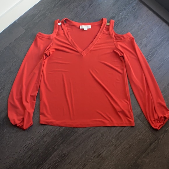 Michael Kors cold shoulder top.  Worn once! - Picture 4 of 6